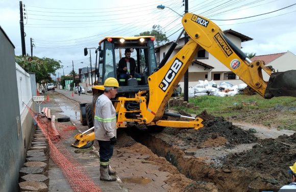Obras da rede de esgoto da Enseada, em São Francisco do Sul, avançam com celeridade Obras da rede de esgoto da Enseada, em São Francisco do Sul, avançam com celeridade
